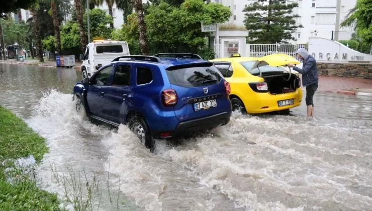 Meteoroloji ‘Sarı’ Kodlu Uyarı Vermişti: Mersin ve Antalya Sular Altında!