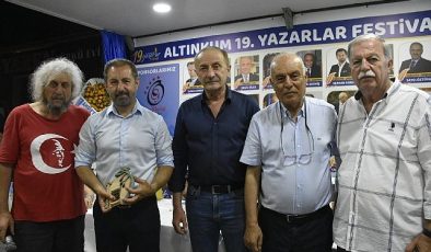 Altınkum Yazarlar Festivali usta kalemleri ağırlamaya devam ediyor