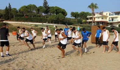 Didim Belediyespor, yeni sezon hazırlıklarını plajda sürdürüyor