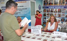 Altınkum 19. Yazarlar Festivali, tüm görkemi ile devam ediyor