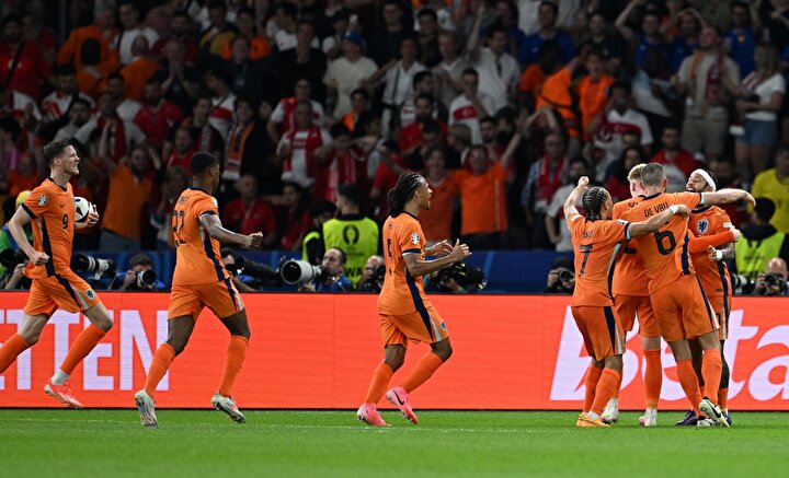 Hollanda'ya galibiyeti getiren golleri 70. dakikada De Vrij ve 76. dakikada Mert Müldür(K.K) kaydetti.