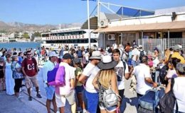 Fahiş fiyatlar Türkleri Yunan adalarına akın ettirdi