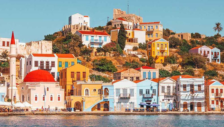 Türk turist akını, tabelaları ve menüleri değiştirdi