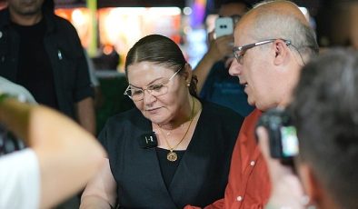 Başkan Gençay, Altınkum Yazarlar Festivali’nde usta yazarlar ile bir araya geldi