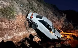 Didim’de otomobil uçurumdan yuvarlandı