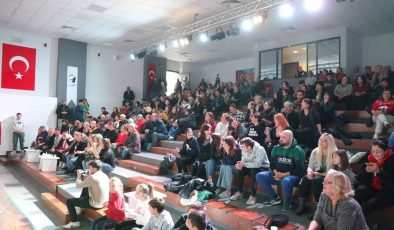 Didim Belediyesi Cem Karaca ve Müzeyyen Senar’ı unutmadı