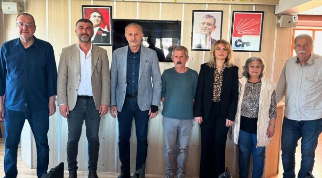 Eski Başkan Atabay, İmamoğlu için topladığı imzaları teslim etti
