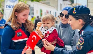Jandarma Didim’de vatandaşları bilgilendirdi