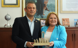 Gençay’dan iddiaları sert tepki: “Rüzgara göre yön değiştirmeyiz”