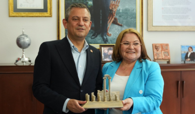 Gençay’dan iddiaları sert tepki: “Rüzgara göre yön değiştirmeyiz”