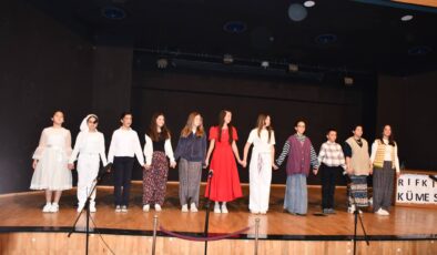 Kas hastası Doruk için sahneye çıktılar: Didim’de tiyatrodan umut gecesi