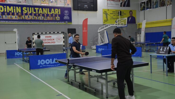 Didim’de Sağlık çalışanları masa tenisi turnuvasında stres atıyor