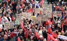 Kuşadası’nda Ömer Günel’e büyük destek