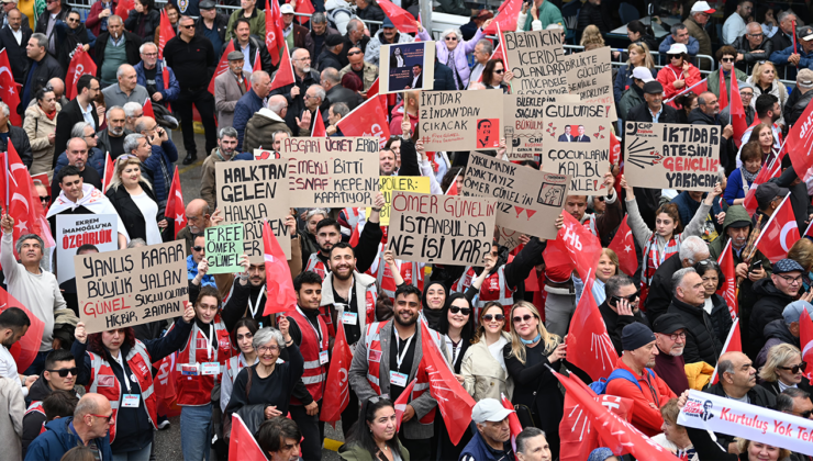 Kuşadası’nda Ömer Günel’e büyük destek