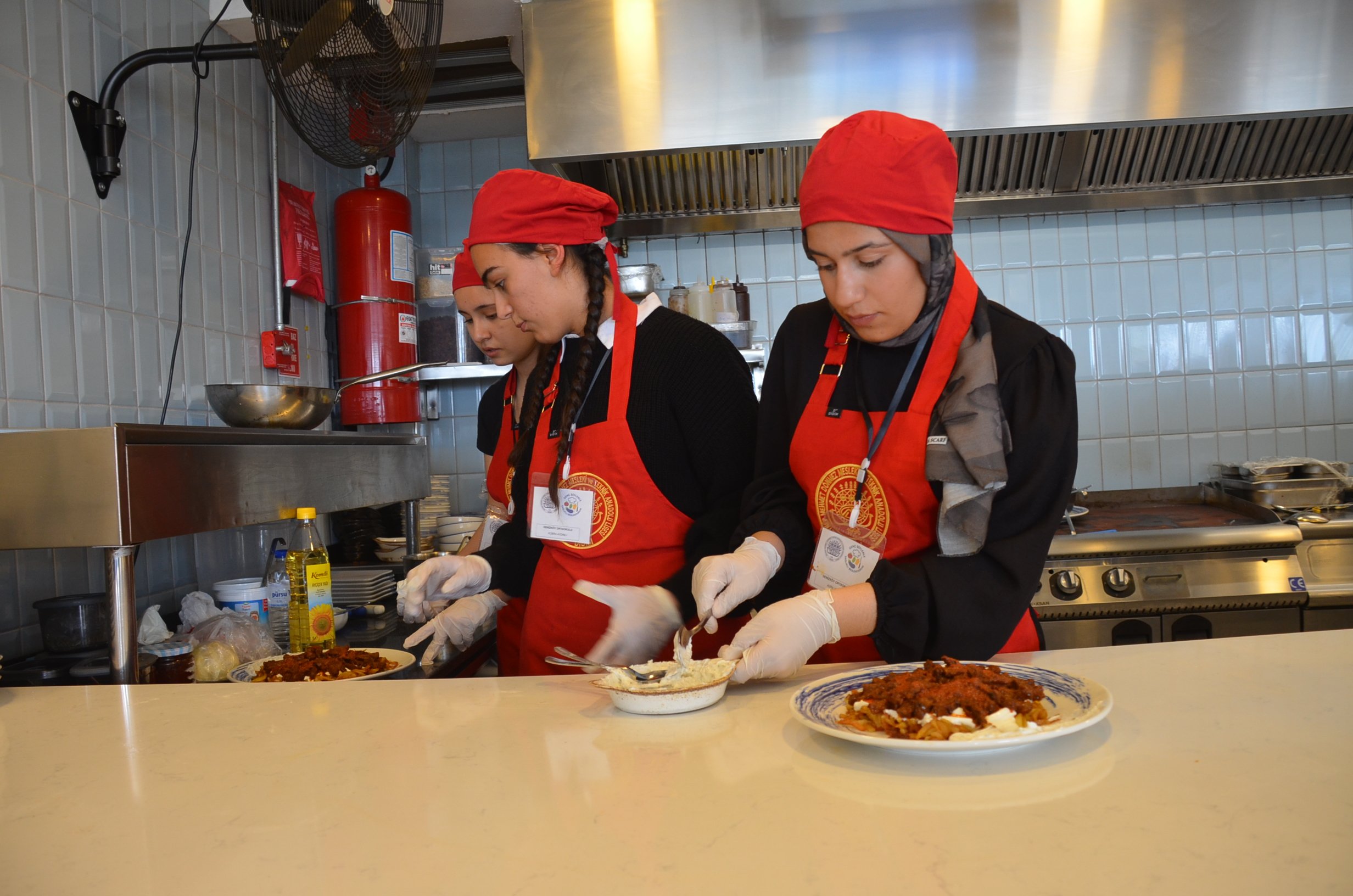 Genc Sefler Cokertme Kebabi Ile Hunerlerini Sergiledi 653616 5531619465A9911930A57E906D8F2570