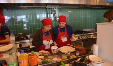 Genç Şefler, “Çökertme kebabı” ile hünerlerini sergiledi