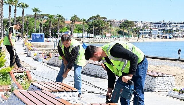 Başkan Çerçioğlu, Altınkum’u rengarenk çiçekler ile süslüyor